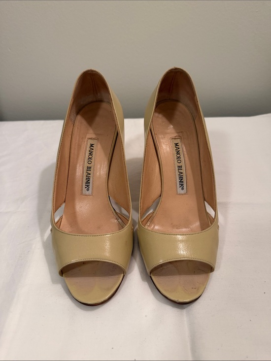 Manolo Blahnik Shoes - Manolo Blahnik Cream Open-Toe Pumps